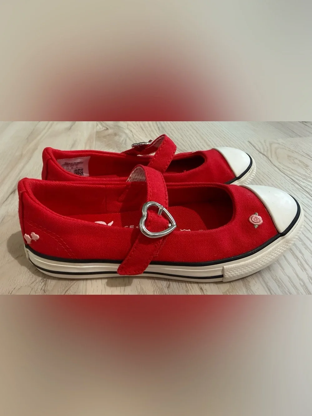 Converse Kids Chuck Taylor All Star Dainty Mary Jane in Red. Size 12